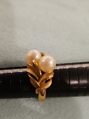 Avon Gold Pearl Leaf Ring